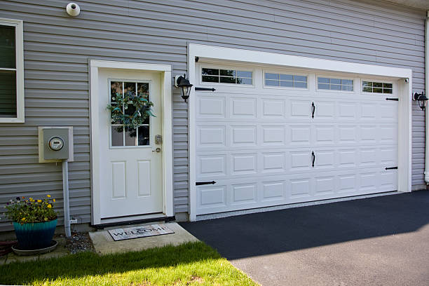 24/7 Emergency Garage Door Panel Replacement experts in Madison County County, KY